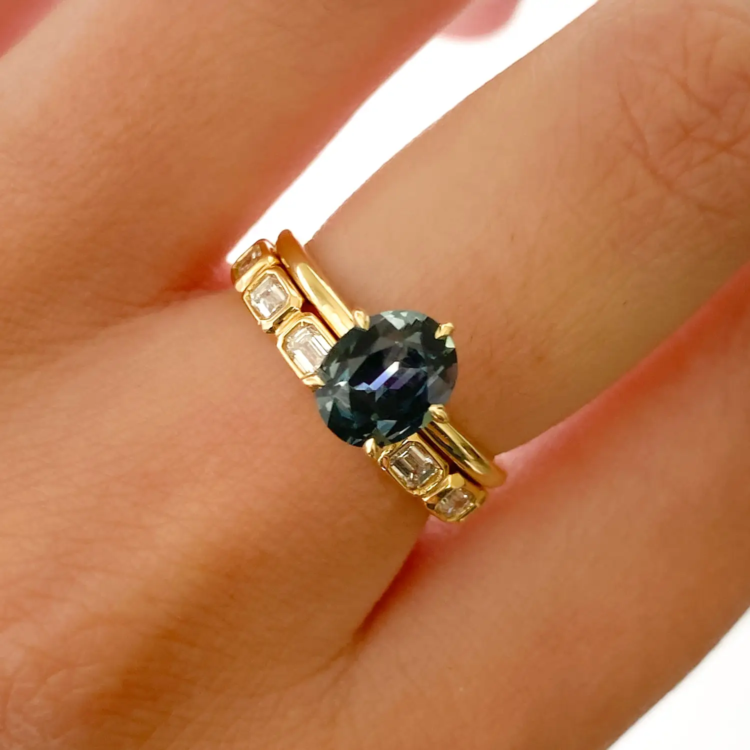 1.56 ct Oval Montana Color-Change Sapphire Vault Ring