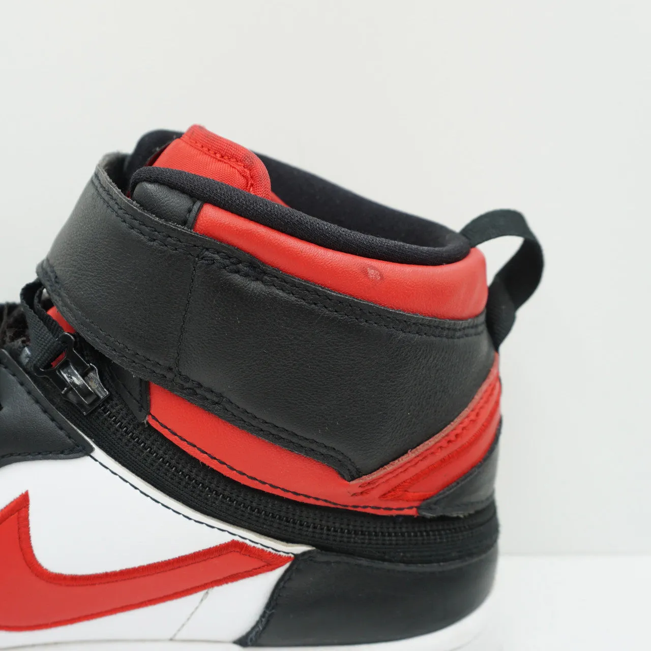 Jordan 1 High FlyEase Black White Fire Red