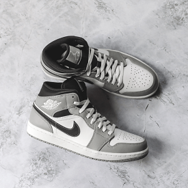 Jordan 1 Mid Light Smoke Grey