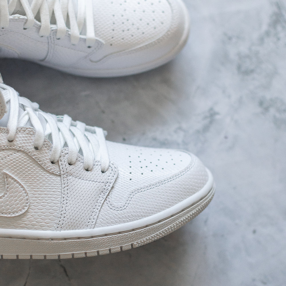 Jordan 1 Mid Triple White (2022)