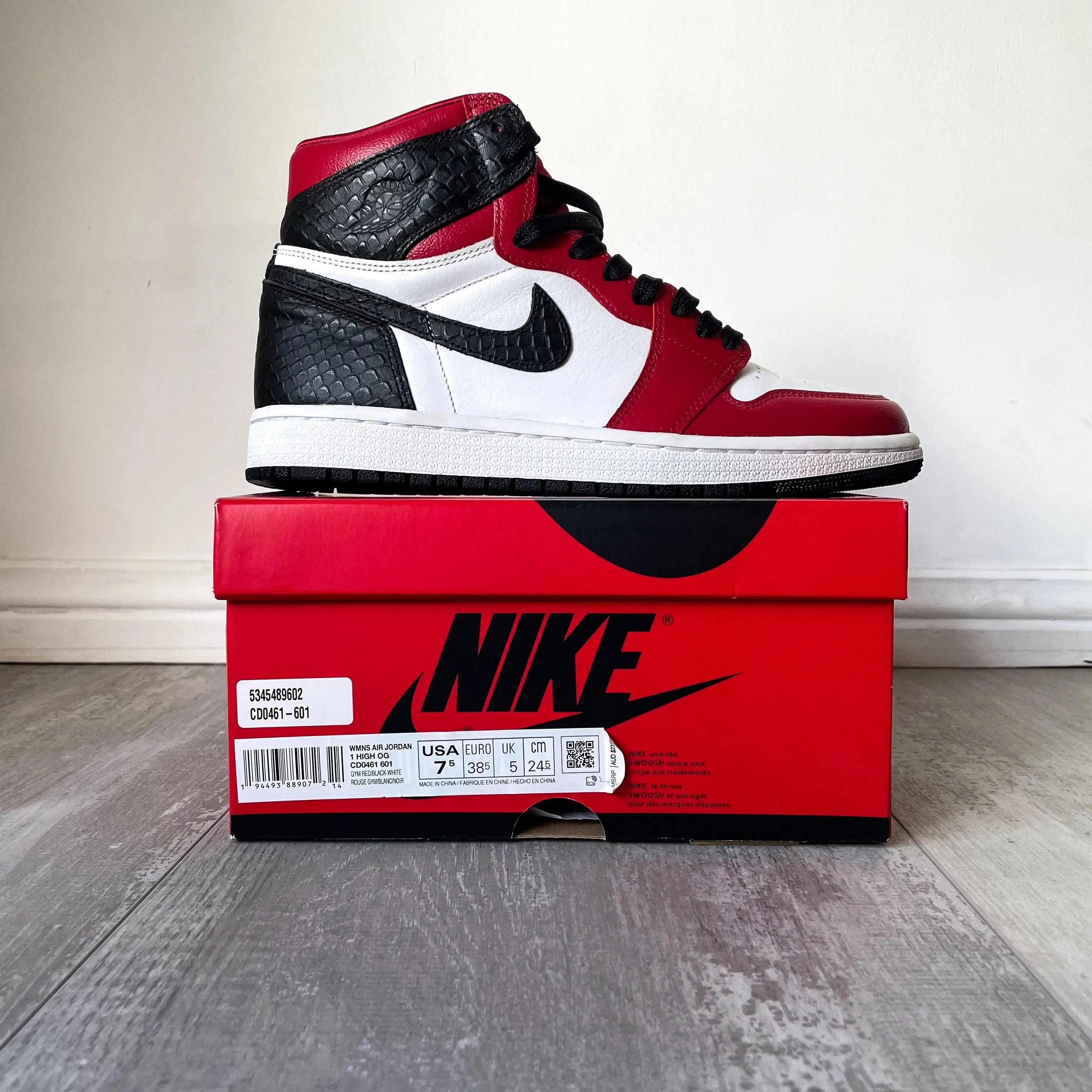 Jordan 1 Retro High Satin Snake Chicago (7.5W)