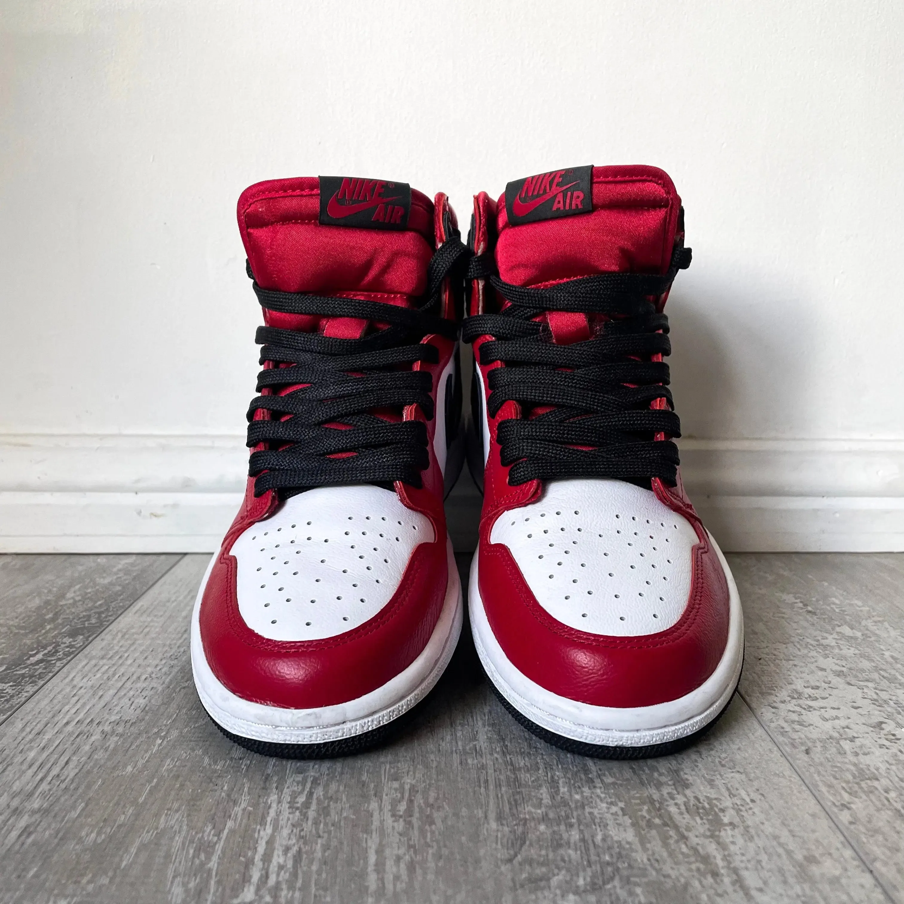 Jordan 1 Retro High Satin Snake Chicago (7.5W)