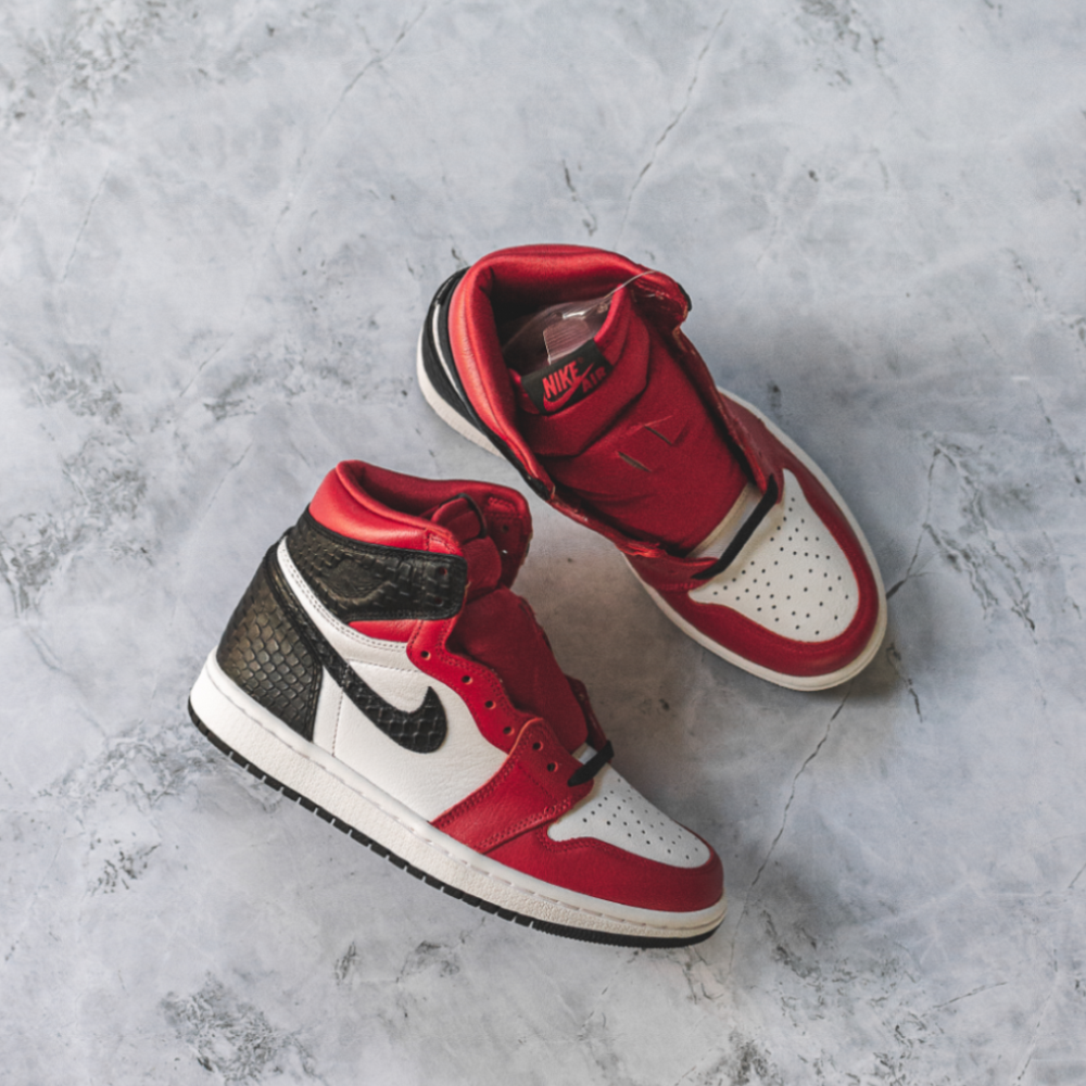 Jordan 1 Retro High Satin Snake Chicago (W)