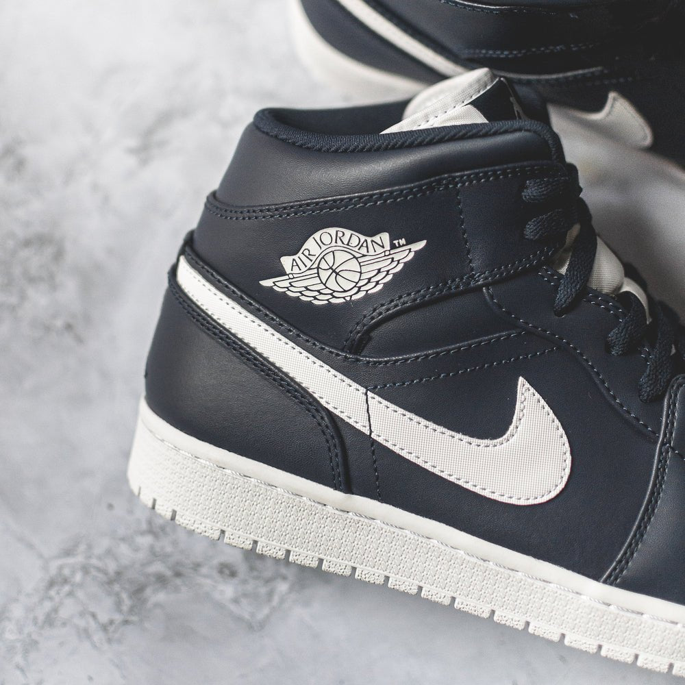 Jordan 1 Retro Mid Obsidian White