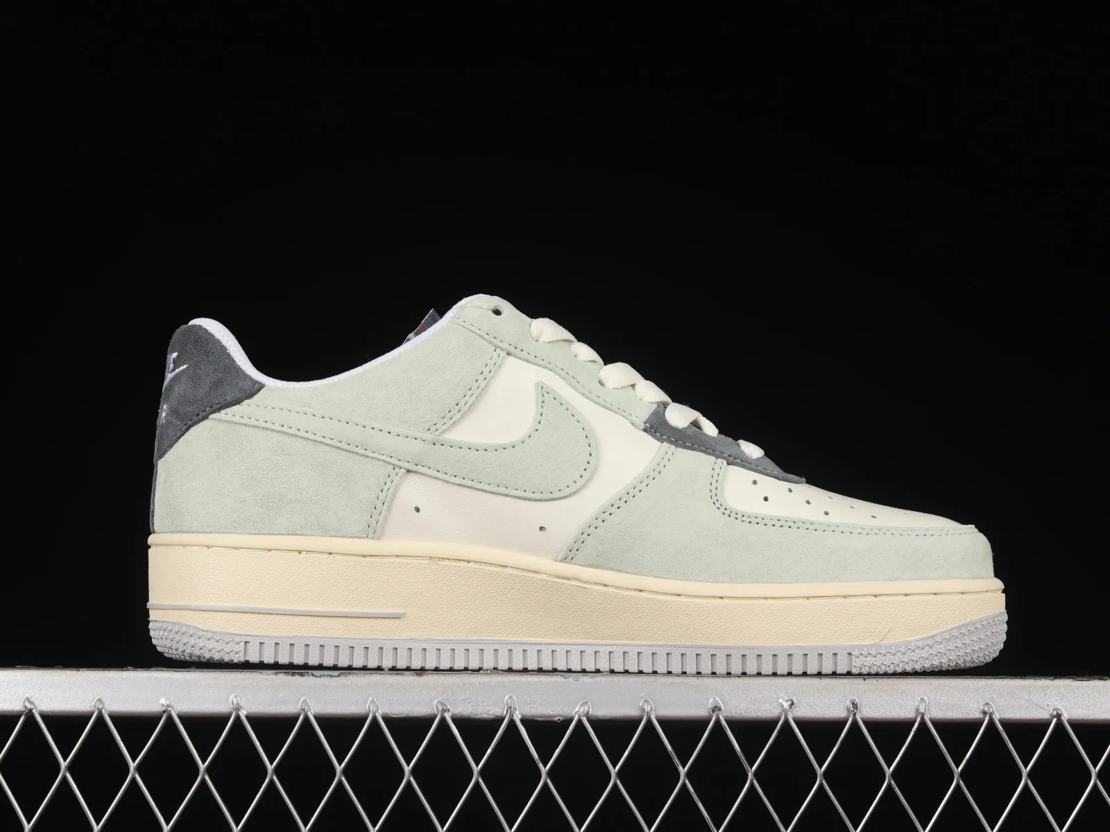 Nike Air Force 1 07 Low Suede Green Beige Grey DE0099-003