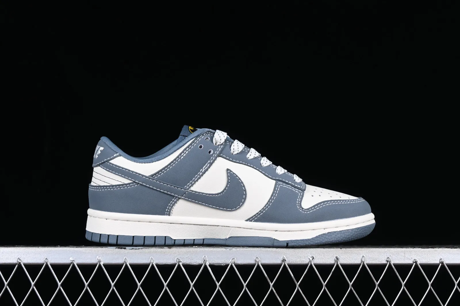 Nike SB Dunk Low Retro Gray Bat FC1688-700