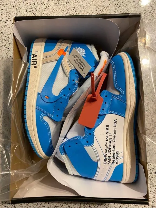 Off-white x air jordan 1 powder blue