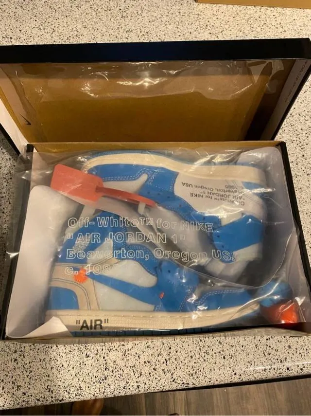 Off-white x air jordan 1 powder blue