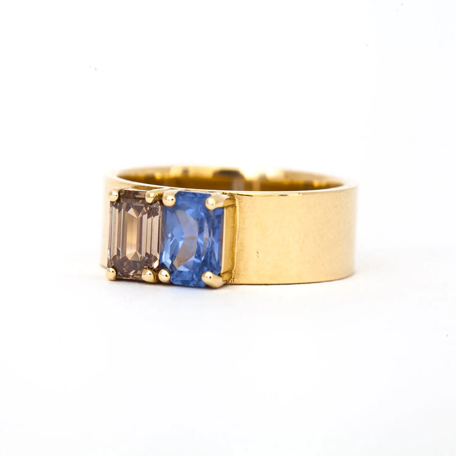 Sapphire & Champagne Diamond Menhir No. 5 Ring