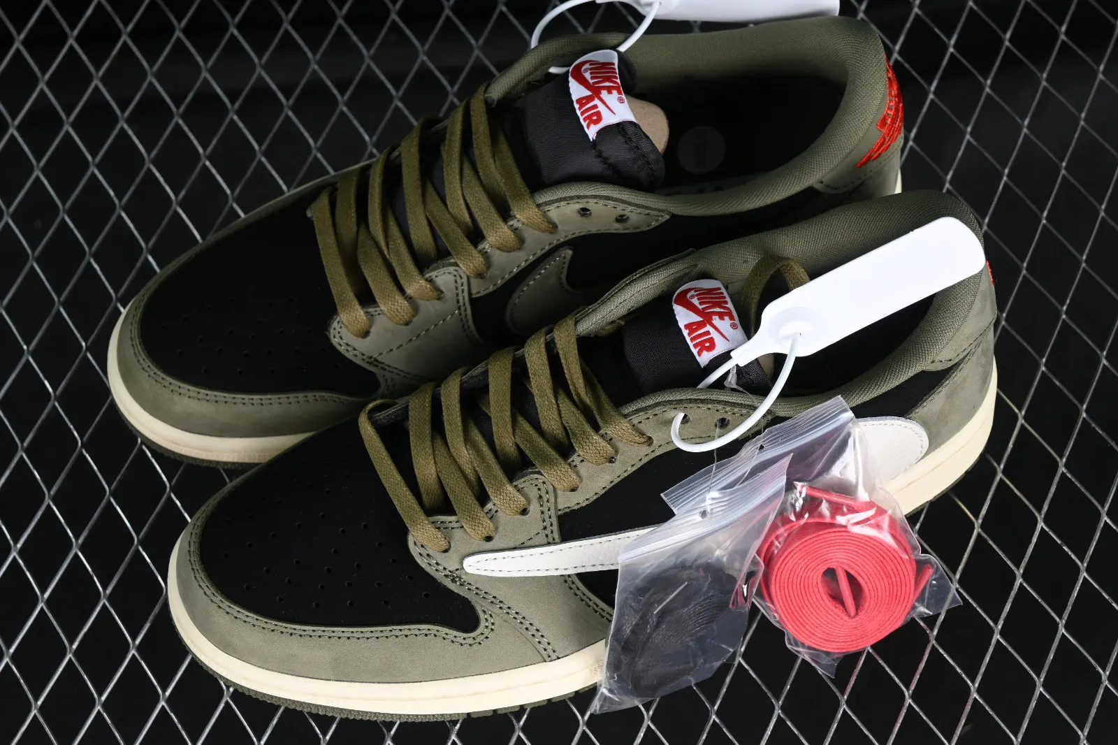 Travis Scott x Air Jordan 1 Low OG Black Sail Medium Olive Muslin DM7866-002