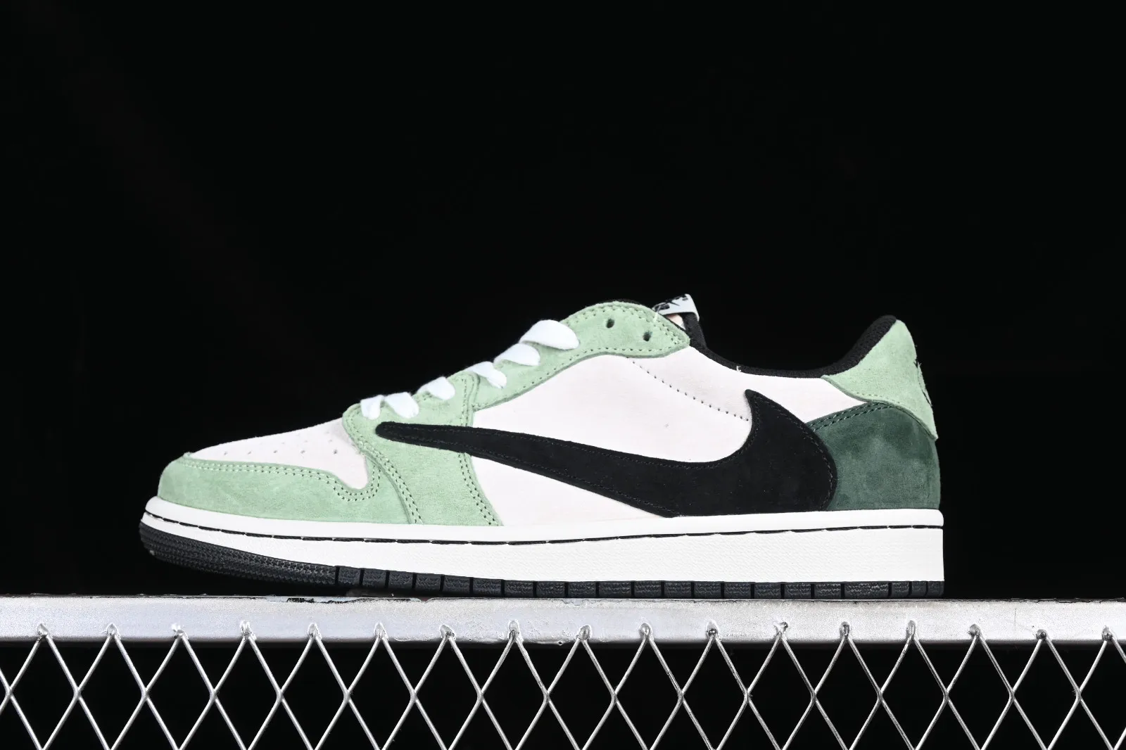 Travis Scott x Air Jordan 1 Low OG Green White Black DM7866-813