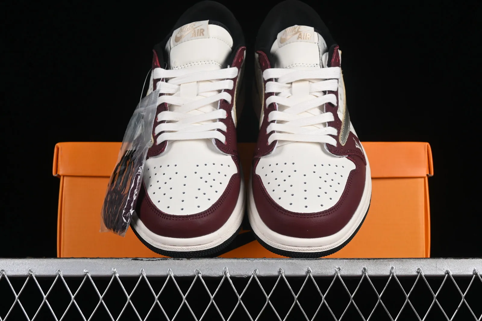 Travis Scott x Fragment Design x Air Jordan 1 Low OG SP Dark Red Off White Gold LX1988-400