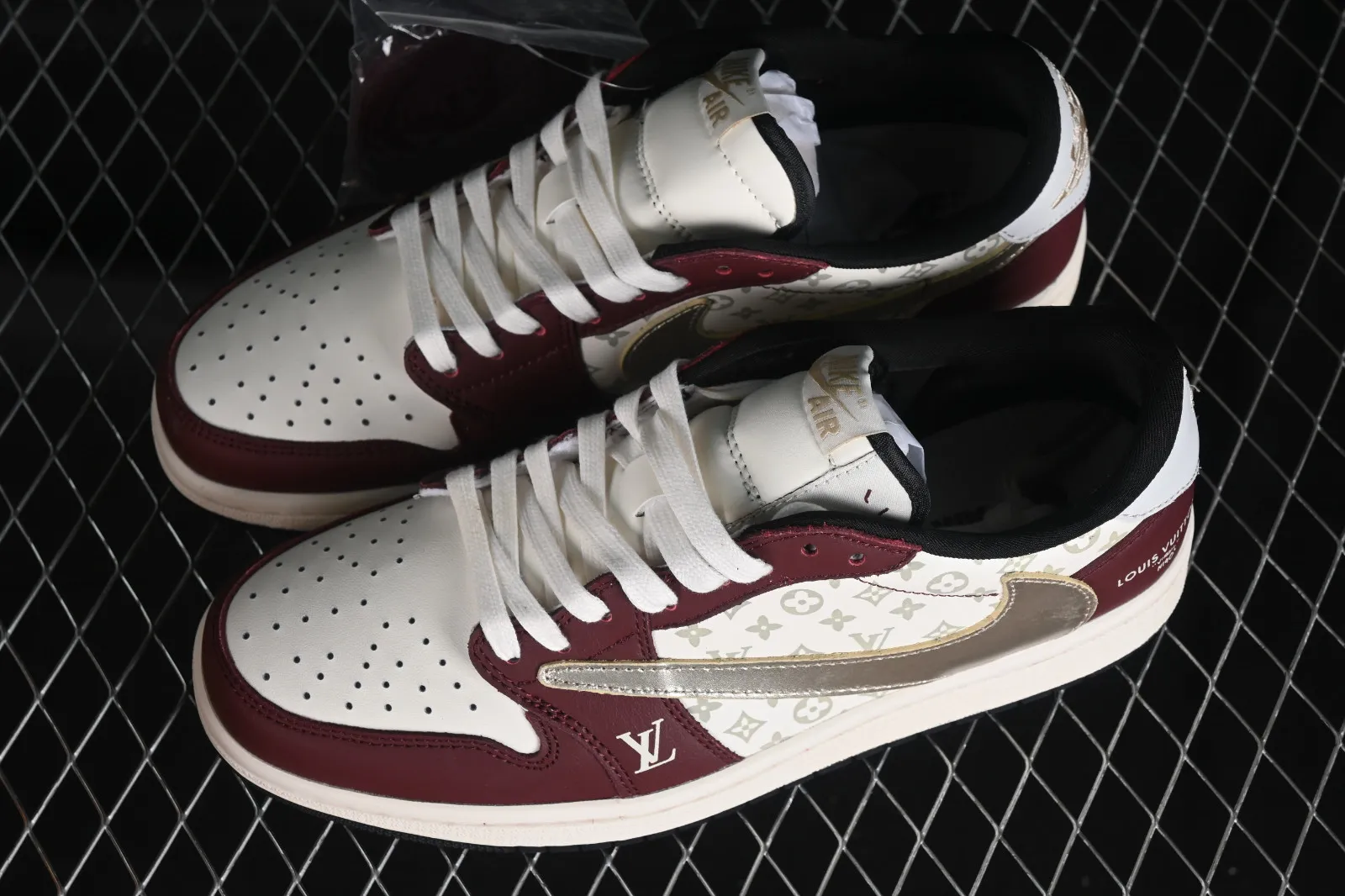 Travis Scott x Fragment Design x Air Jordan 1 Low OG SP Dark Red Off White Gold LX1988-400