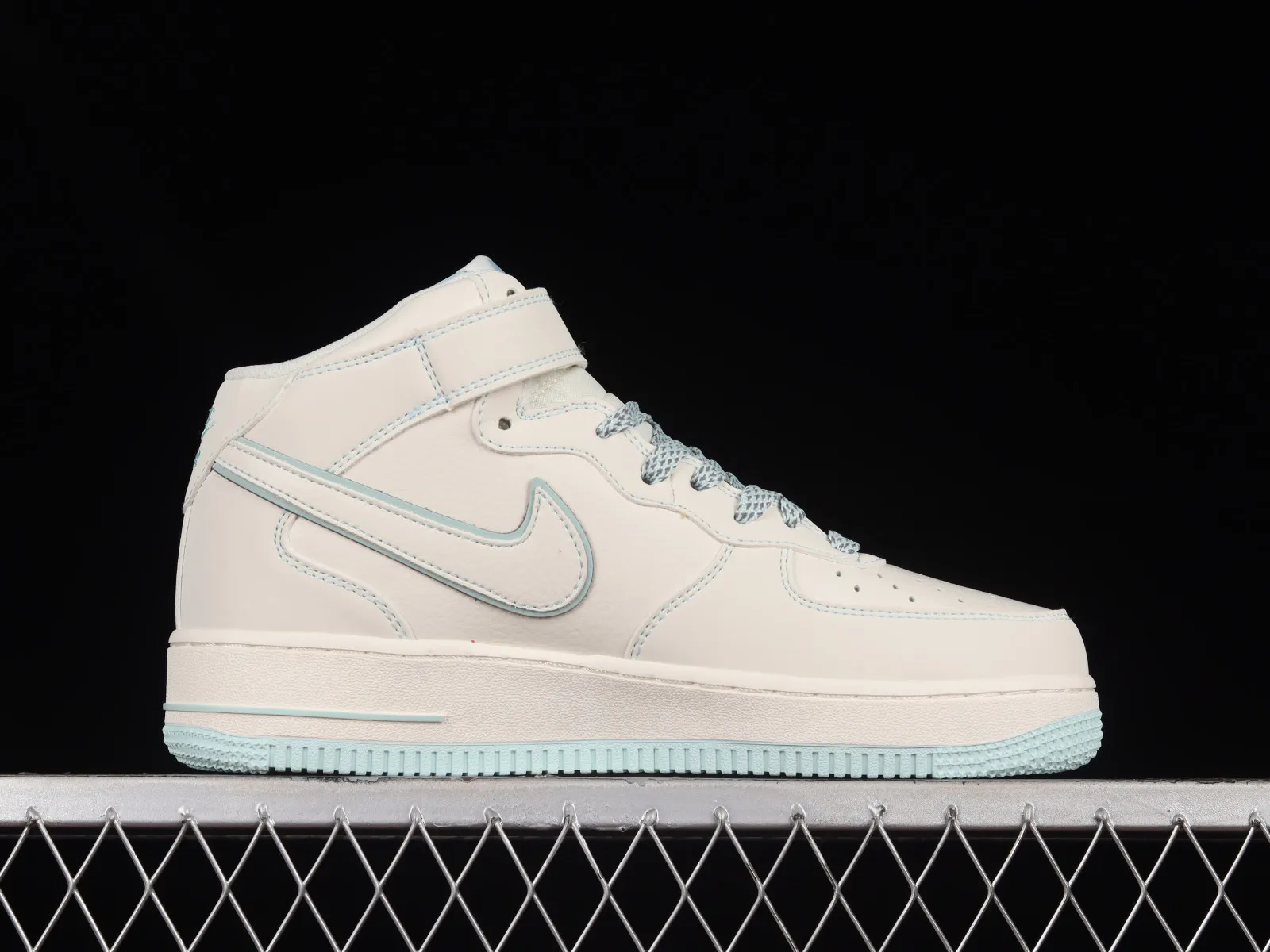 Undefeated x Nike Air Force 1 07 Mid Light Blue White GB5969-002