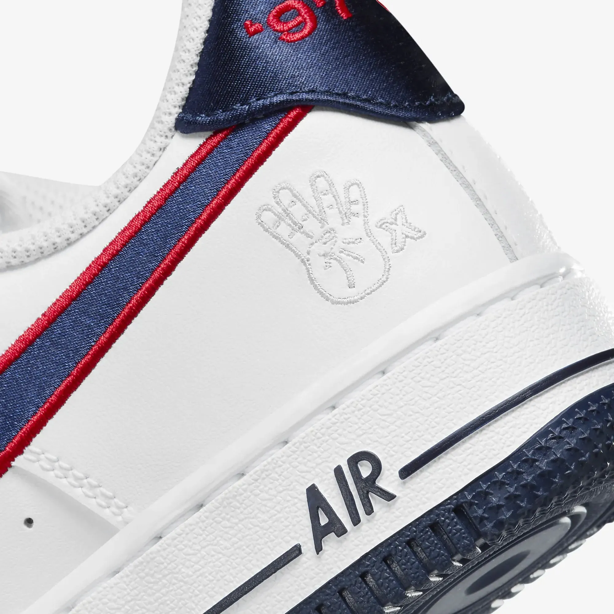 WMN'S AIR FORCE 1 '07 'WHITE/OBSIDIAN-UNIVERSITY RED-WOLF GREY'